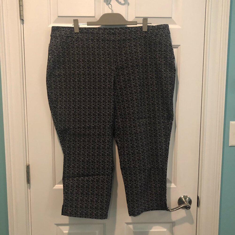 Lila Rose Black/White Patterned Capris Plus Size 20W